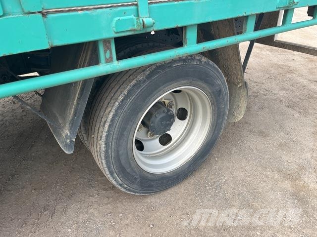 Mitsubishi Fuso Canter 7/800 شاحنات مسطحة/مفصلية الجوانب