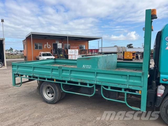 Mitsubishi Fuso Canter 7/800 شاحنات مسطحة/مفصلية الجوانب