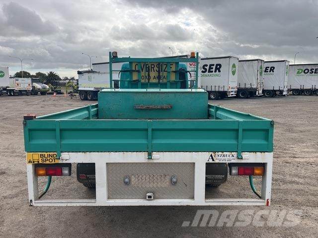 Mitsubishi Fuso Canter 7/800 شاحنات مسطحة/مفصلية الجوانب