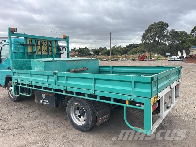 Mitsubishi Fuso Canter 7/800 شاحنات مسطحة/مفصلية الجوانب