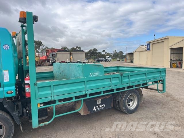Mitsubishi Fuso Canter 7/800 شاحنات مسطحة/مفصلية الجوانب