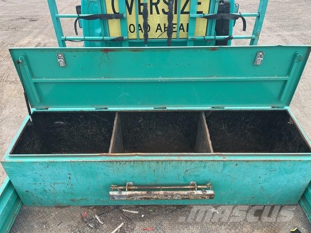 Mitsubishi Fuso Canter 7/800 شاحنات مسطحة/مفصلية الجوانب