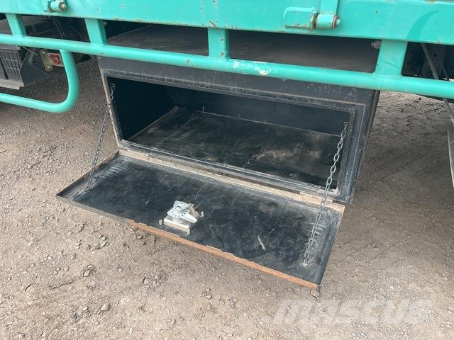 Mitsubishi Fuso Canter 7/800 شاحنات مسطحة/مفصلية الجوانب
