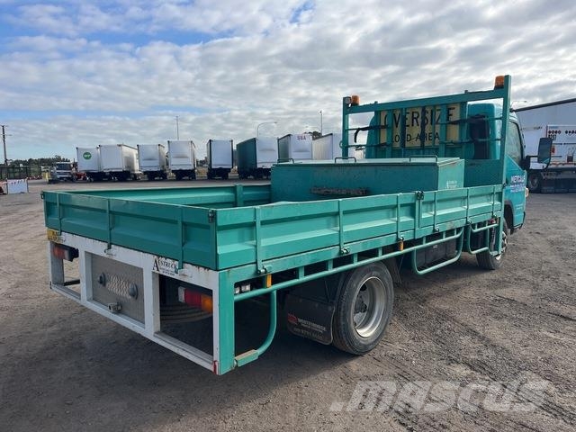 Mitsubishi Fuso Canter 7/800 شاحنات مسطحة/مفصلية الجوانب