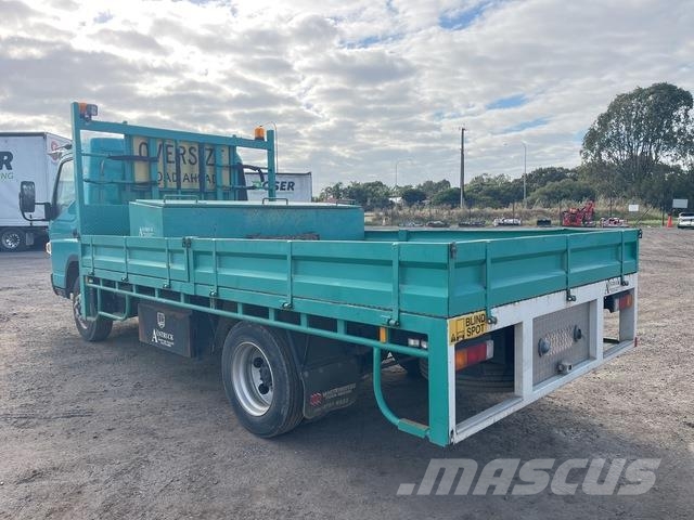 Mitsubishi Fuso Canter 7/800 شاحنات مسطحة/مفصلية الجوانب