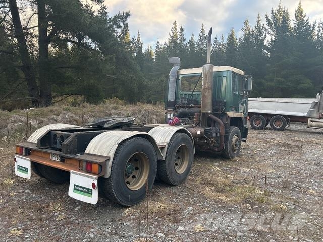 Mitsubishi FV333J Tracteur routier