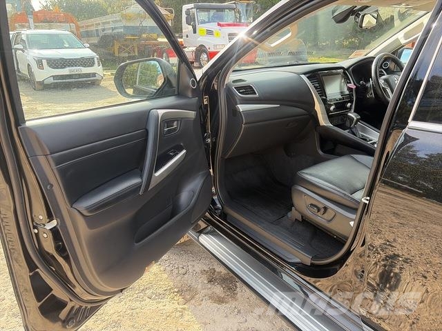 Mitsubishi Pajero Sport Personbilar
