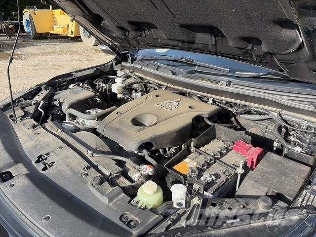 Mitsubishi Pajero Sport Personbilar
