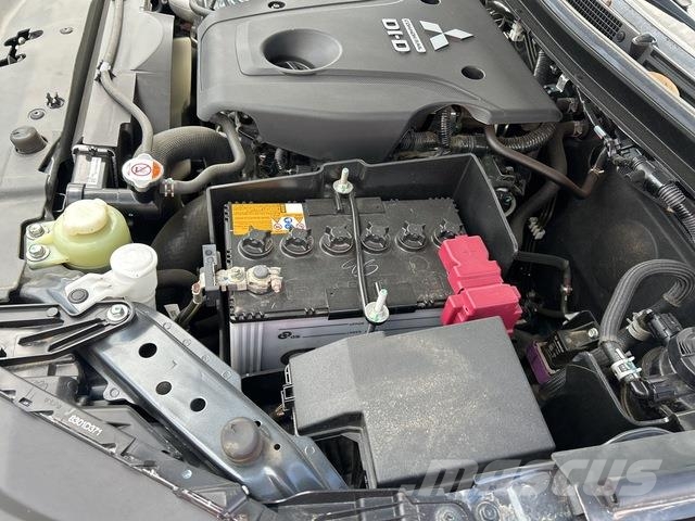 Mitsubishi Triton Bestelwagens met open laadbak