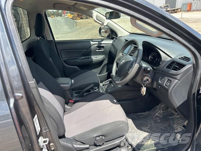 Mitsubishi Triton Bestelwagens met open laadbak