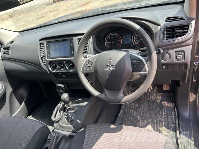 Mitsubishi Triton Bestelwagens met open laadbak