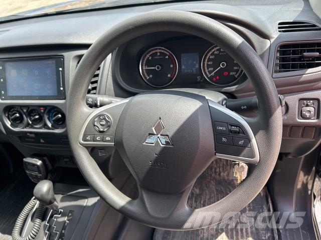Mitsubishi Triton Bestelwagens met open laadbak