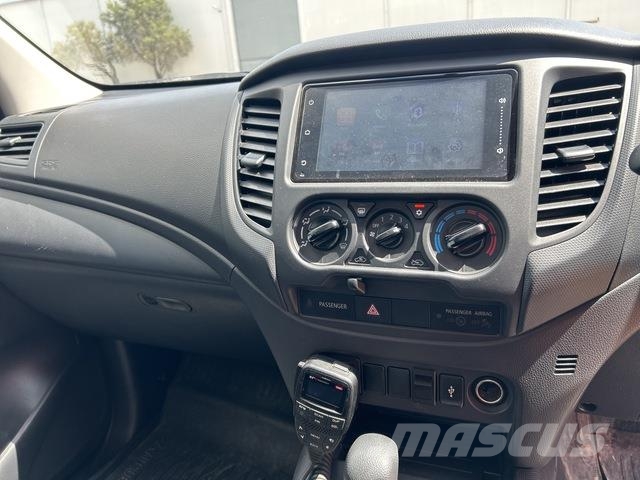 Mitsubishi Triton Bestelwagens met open laadbak