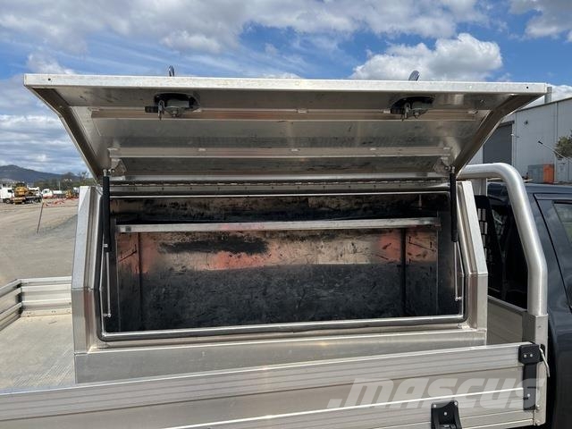 Mitsubishi Triton Bestelwagens met open laadbak