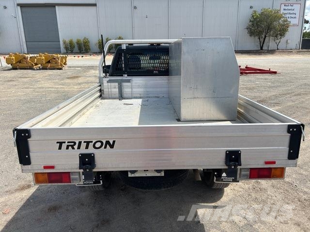 Mitsubishi Triton Bestelwagens met open laadbak