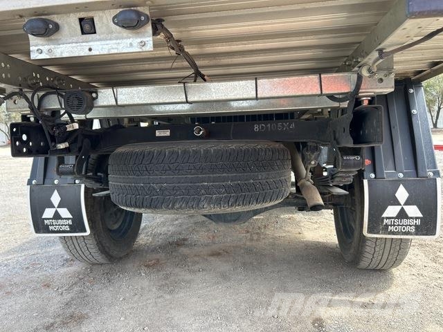 Mitsubishi Triton Bestelwagens met open laadbak