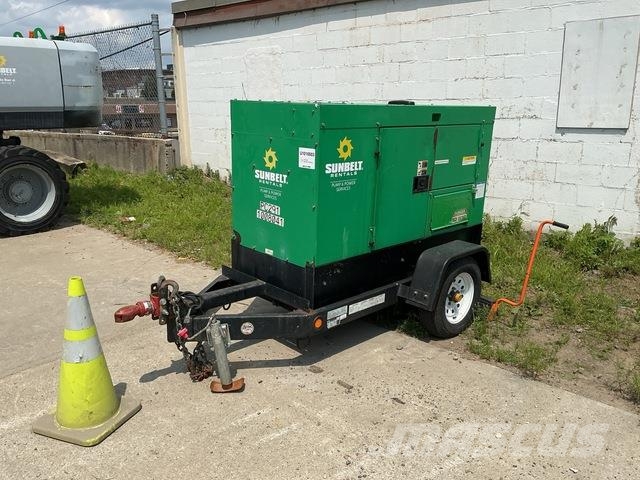 MultiQuip Whisperwatt DCA-25SSIU4F Dīzeļģeneratori