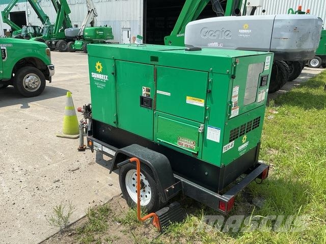 MultiQuip Whisperwatt DCA-25SSIU4F Dīzeļģeneratori