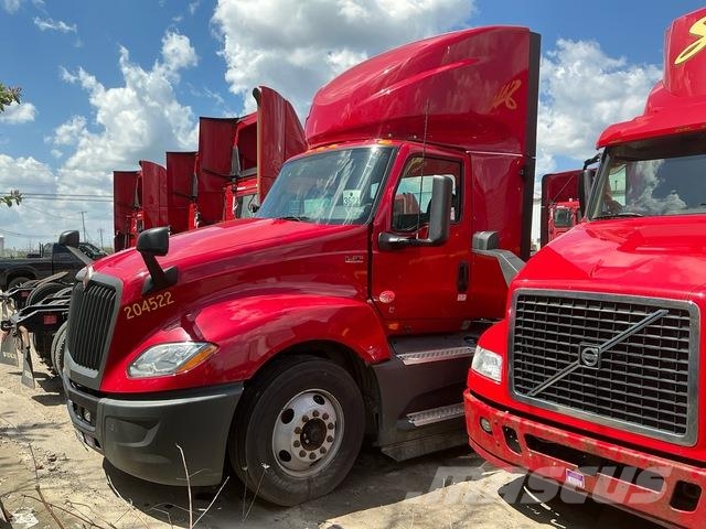 Navistar LT625 中古トラクターヘッド | トレーラーヘッド