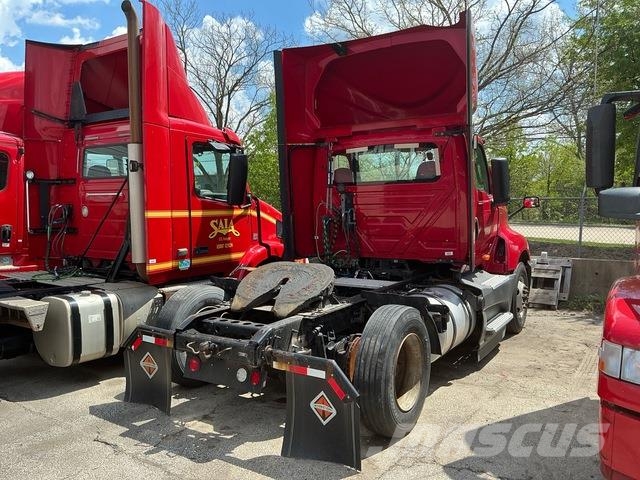Navistar LT625 Autotractoare