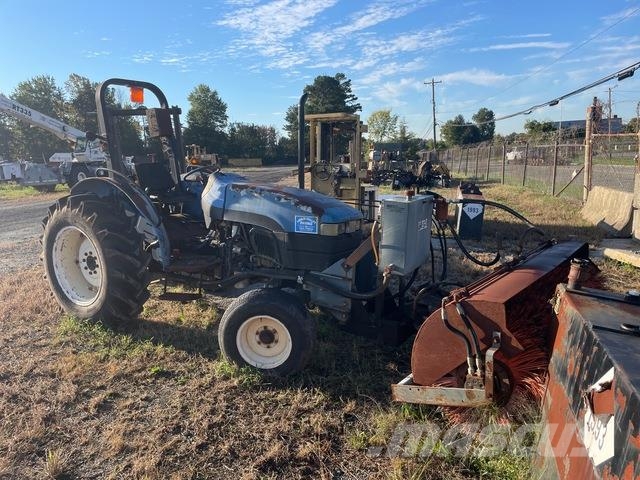 New Holland TN55 Indoor sweepers