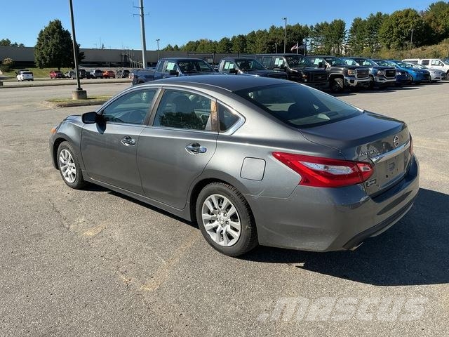 Nissan Altima Personbiler