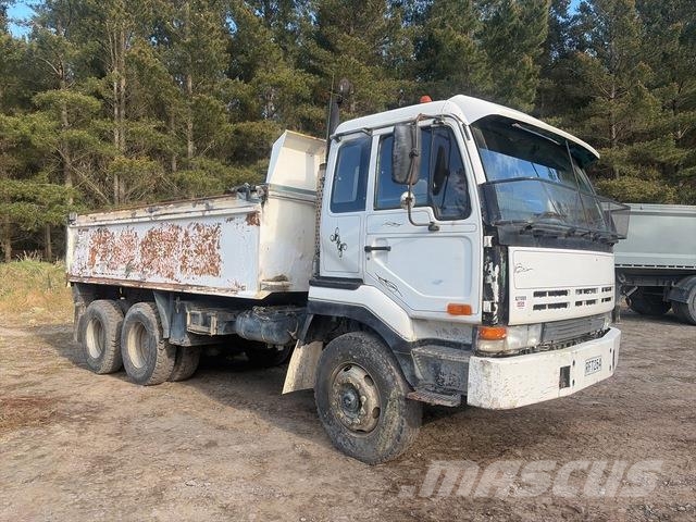 Nissan CW380S Грузовики-Самосвалы