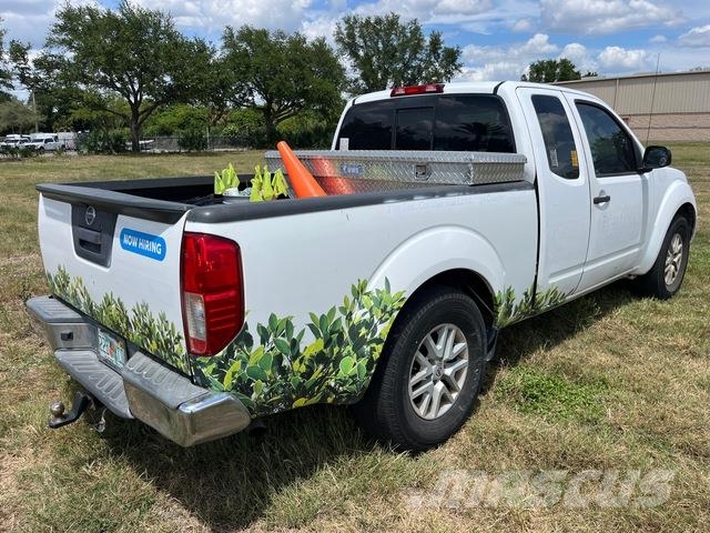 Nissan Frontier Pick-upy / Pojazdy z otwieranymi burtami