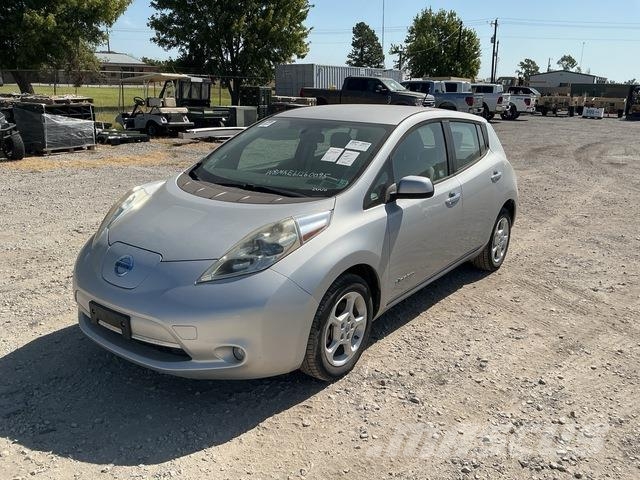 Nissan Leaf S Biler