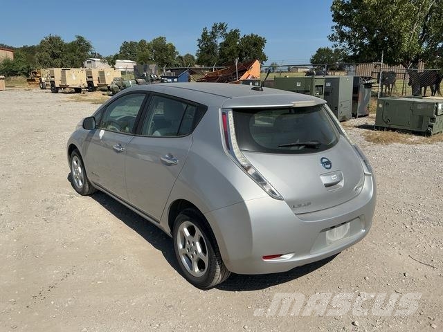 Nissan Leaf S Biler