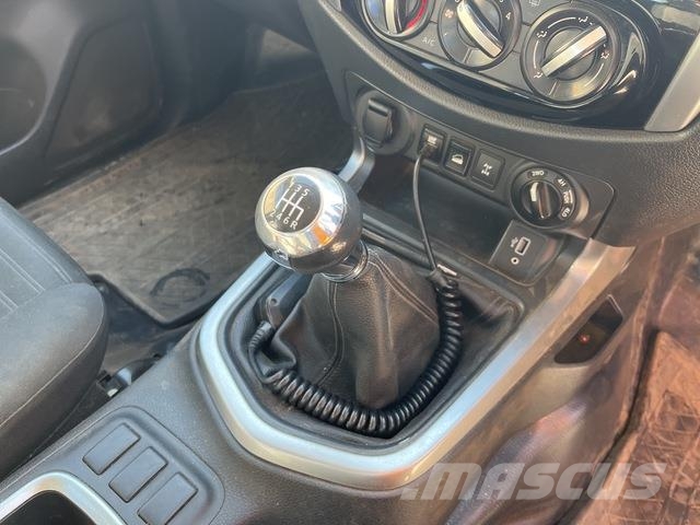 Nissan Navara 皮卡车