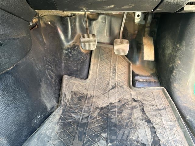 Nissan Navara 皮卡车