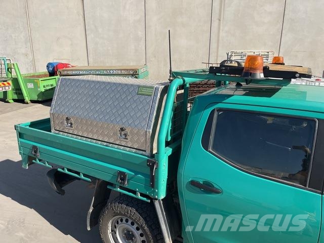 Nissan Navara 皮卡车