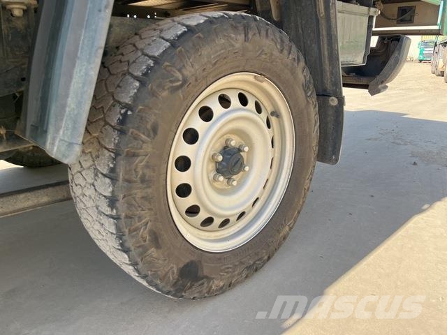 Nissan Navara 皮卡车