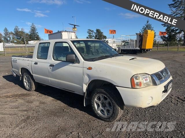 Nissan Navara Caja abierta/laterales abatibles