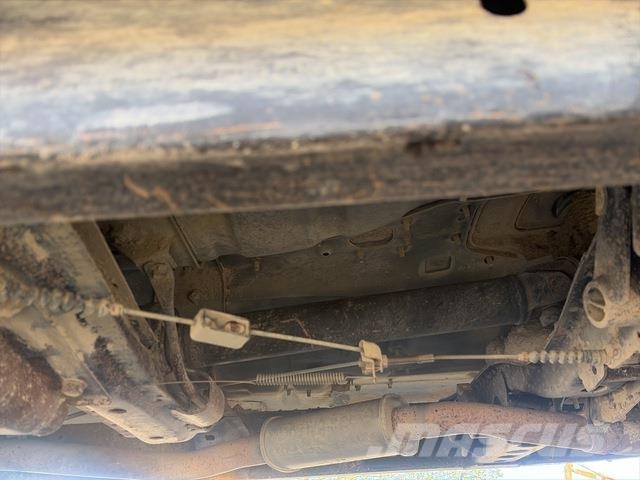 Nissan Navara Caja abierta/laterales abatibles