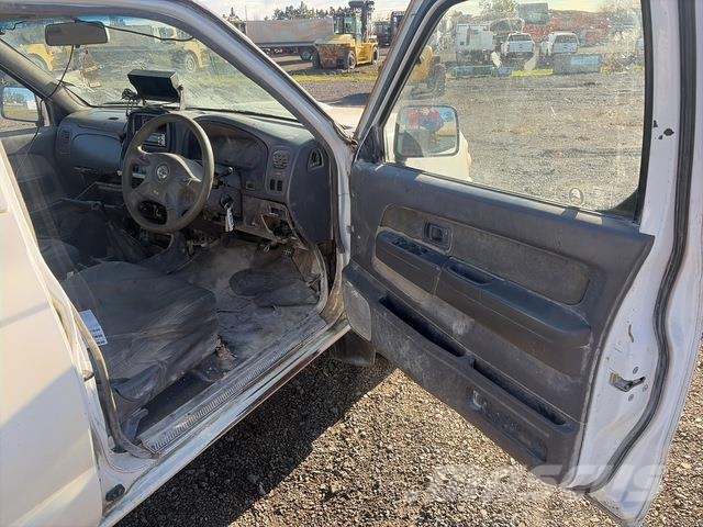 Nissan Navara Caja abierta/laterales abatibles