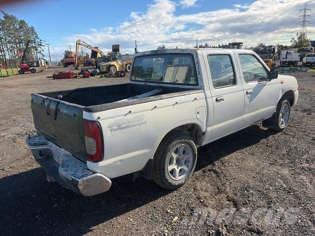 Nissan Navara Caja abierta/laterales abatibles