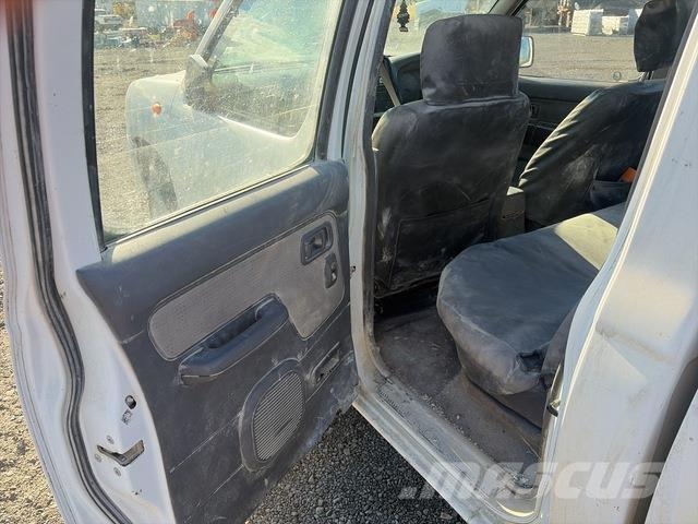 Nissan Navara Caja abierta/laterales abatibles