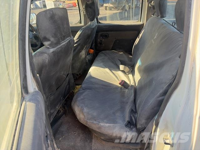 Nissan Navara Caja abierta/laterales abatibles