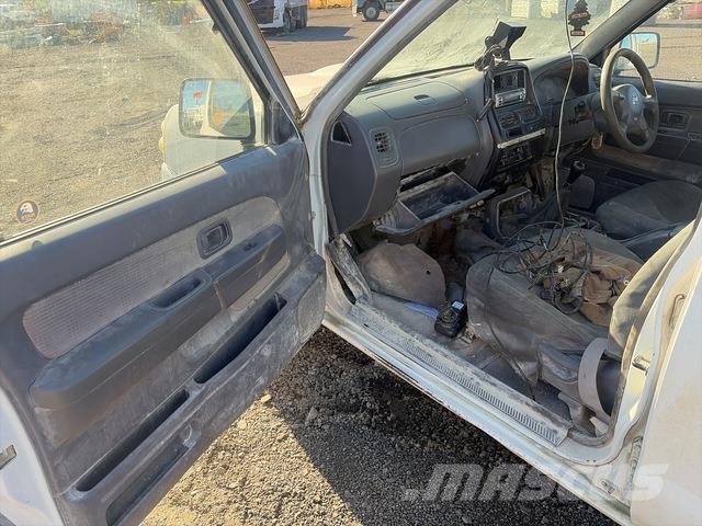 Nissan Navara Caja abierta/laterales abatibles