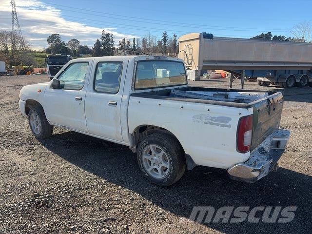 Nissan Navara Caja abierta/laterales abatibles