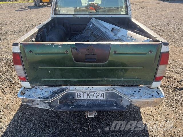 Nissan Navara Caja abierta/laterales abatibles