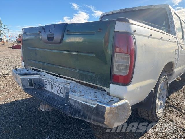 Nissan Navara Caja abierta/laterales abatibles