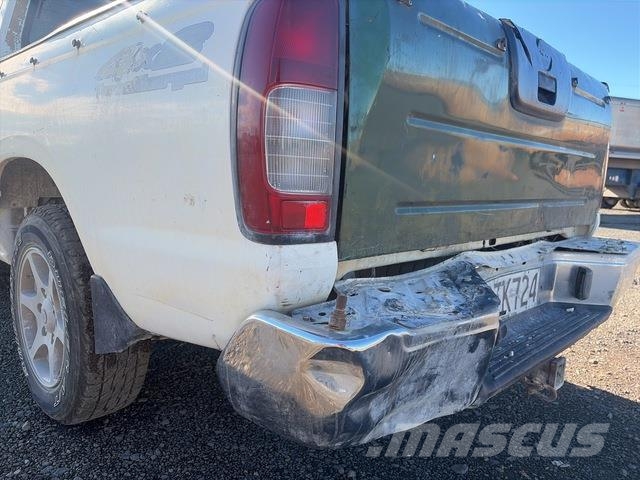 Nissan Navara Caja abierta/laterales abatibles