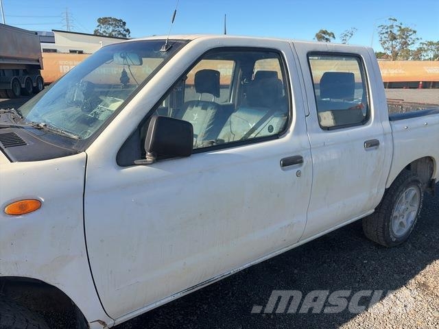 Nissan Navara Caja abierta/laterales abatibles