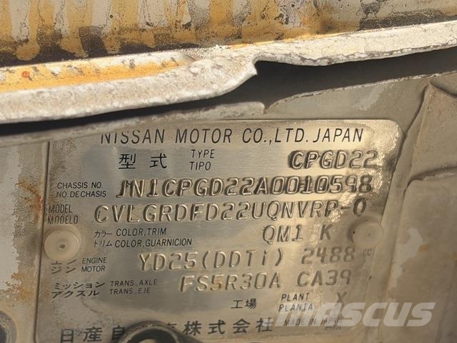 Nissan Navara Caja abierta/laterales abatibles