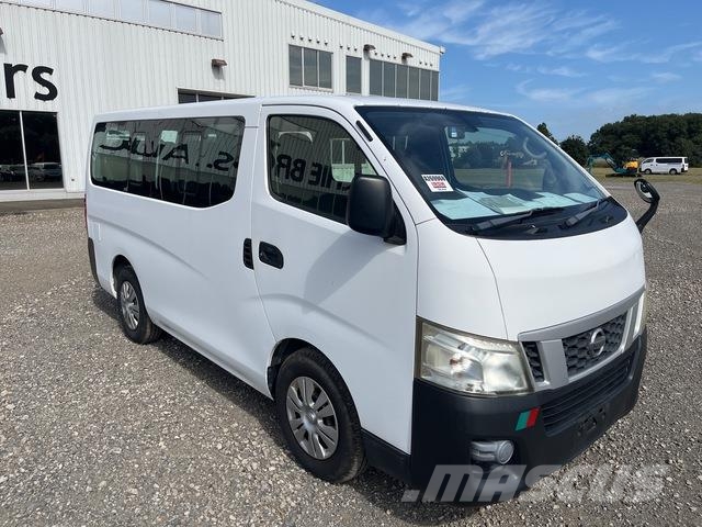 Nissan NV350 Caravan 迷你巴士