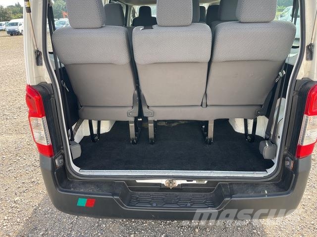 Nissan NV350 Caravan 迷你巴士