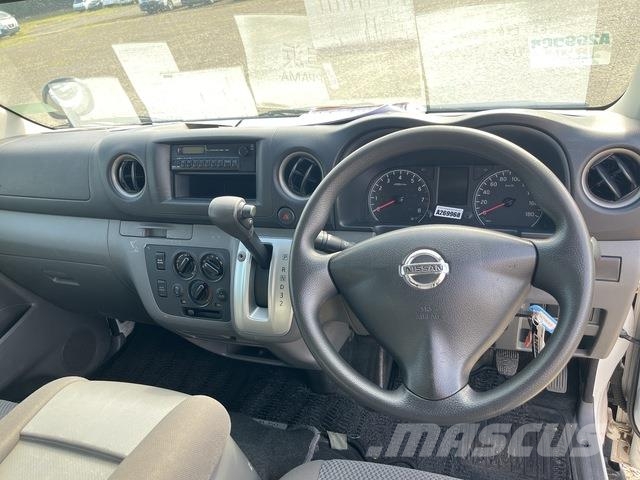 Nissan NV350 Caravan 迷你巴士